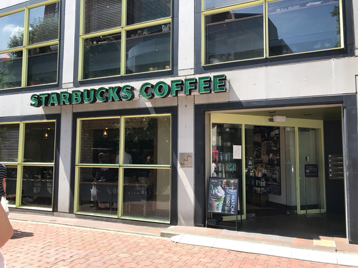 飲食店　スターバックスコーヒー三軒茶屋店（飲食店）まで387m
