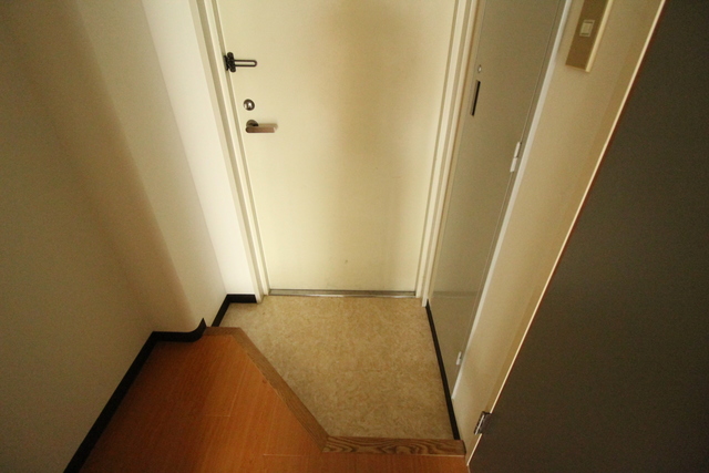 玄関　同タイプ別室参考写真※現状優先