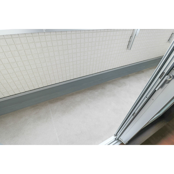 バルコニー　同じ建物の別のお部屋