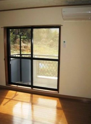 居室・リビング　最上階・角部屋・三面採光で明るい室内☆