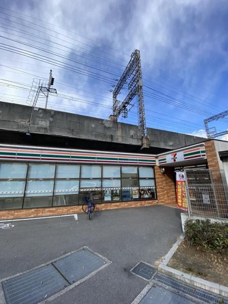 コンビニ　セブンイレブン寝屋川八坂町西店（コンビニ）まで205m