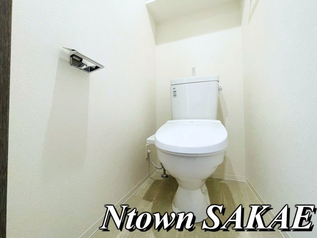 トイレ　落ち着いた色調のトイレです