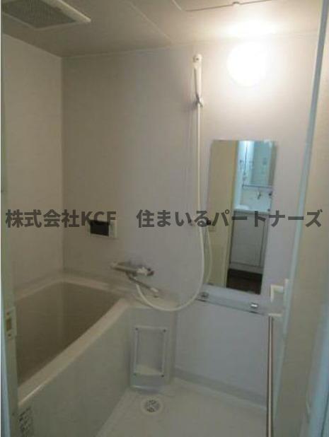 バス・シャワールーム　コンパクトで使いやすいお風呂です