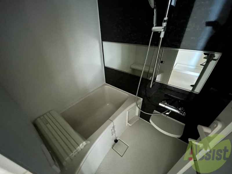 バス・シャワールーム　浴室はこちら。一日の疲れを癒しましょう。