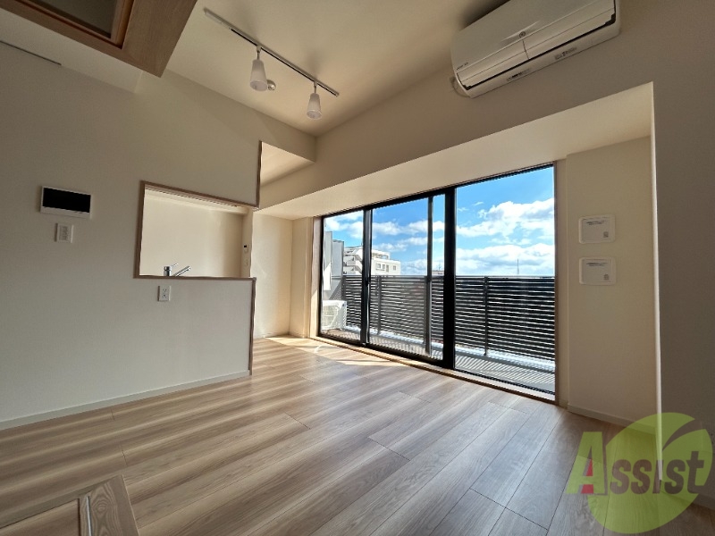 居室・リビング　こちら生活のメインとなる洋室になります。