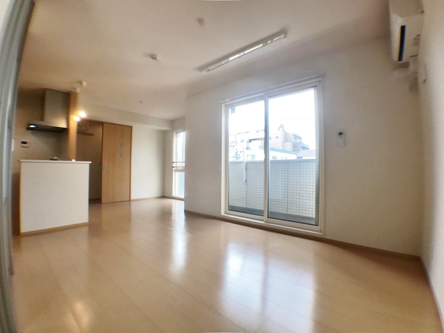 居室・リビング　別タイプの参考写真です。