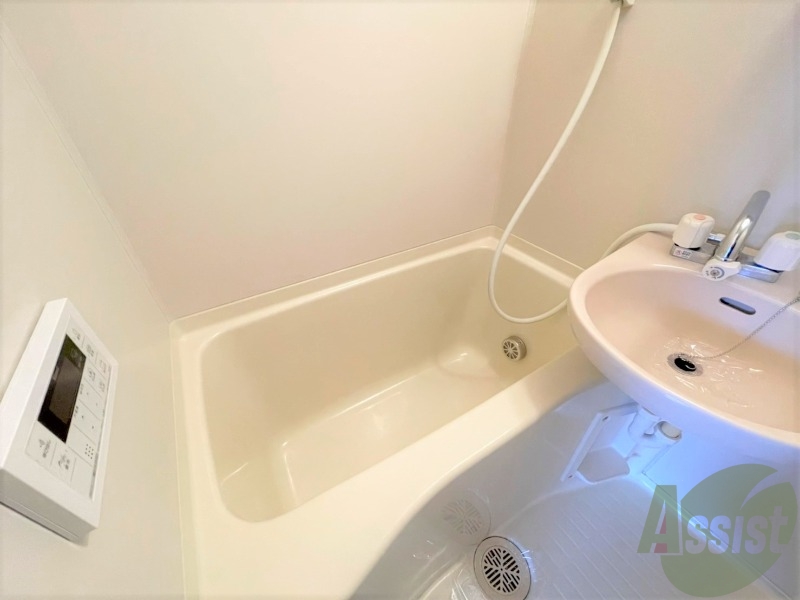 バス・シャワールーム　バス・トイレ別なのでゆっくりできますね～