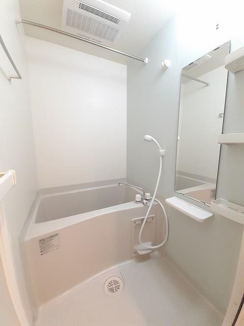 バス・シャワールーム　浴室乾燥機能付きのバスルーム♪