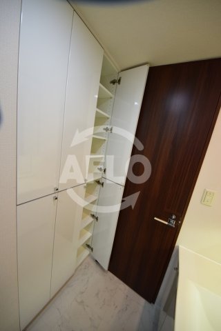 収納　シャリエなんばファースト　脱衣所収納