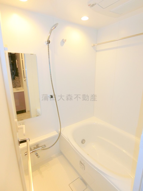 バス・シャワールーム　追焚+浴室暖房乾燥機付きのバスルーム　お風呂