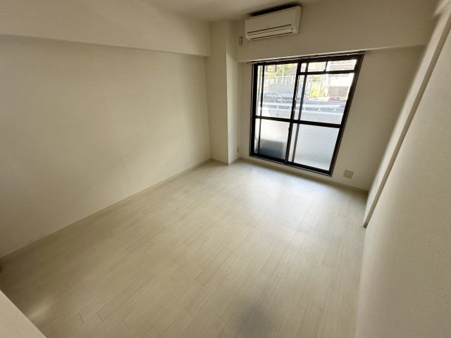 居室・リビング　エアコン付き7帖の洋室です♪