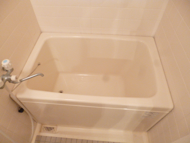 バス・シャワールーム　ゆとりのある浴槽です。