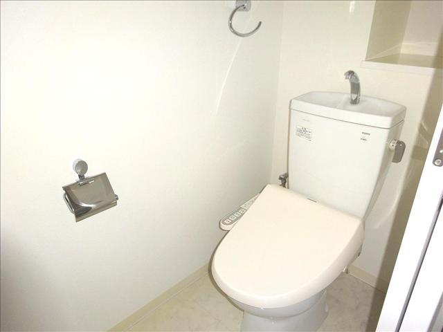 トイレ　ウォシュレット付き便座です。