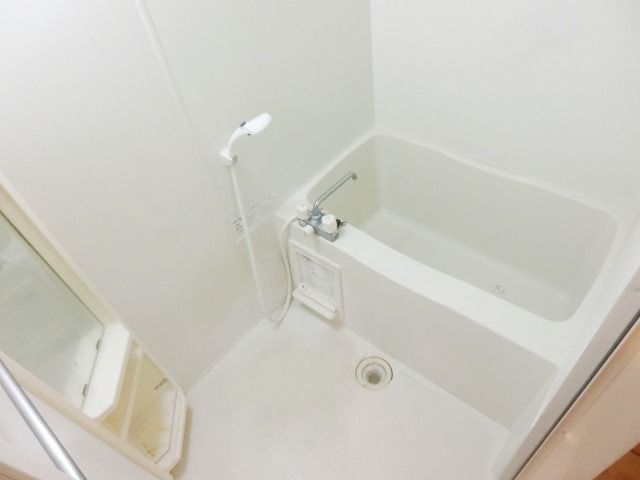 バス・シャワールーム　シンプルなバスルーム