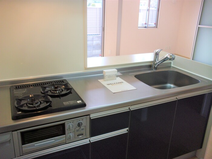 キッチン　※同物件、別部屋の写真です。