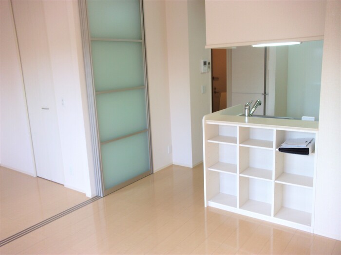 居室・リビング　※同物件、別部屋の写真です。