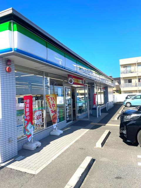 コンビニ　ファミリーマート泉佐野中庄店（コンビニ）まで556m