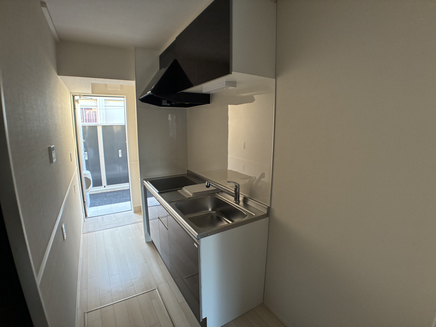 キッチン　※室内写真、動画、パノラマ画像は同物件別部屋のものです。