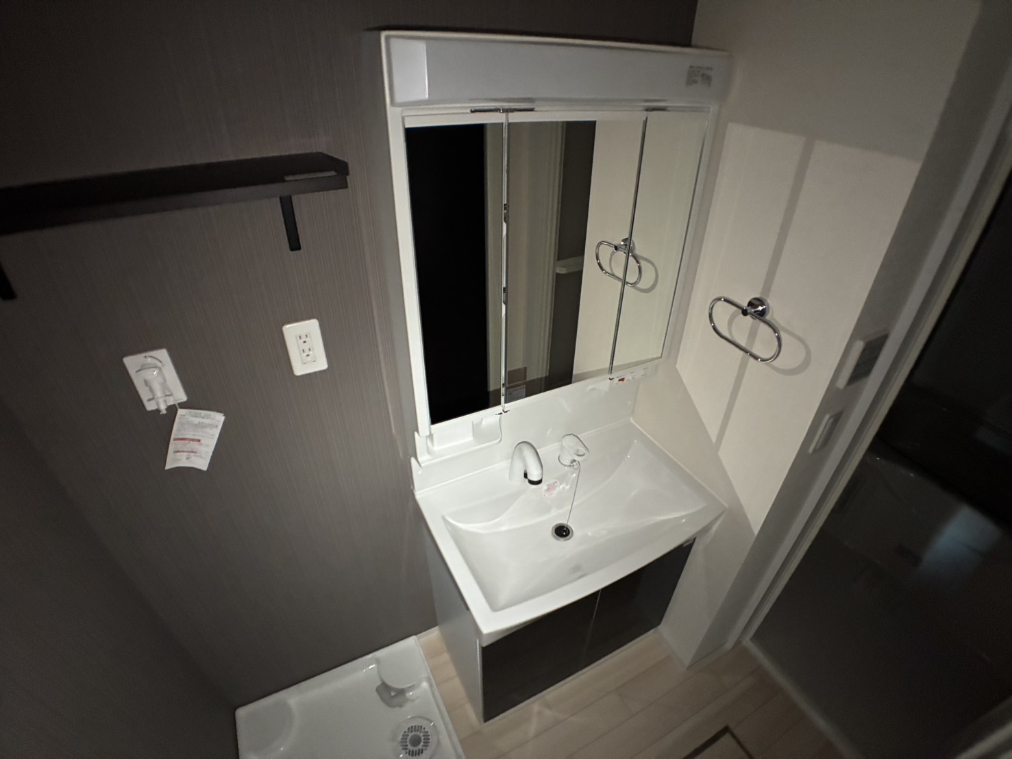 洗面設備　※室内写真、動画、パノラマ画像は同物件別部屋のものです。