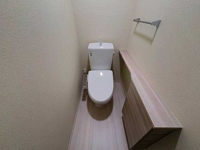トイレ　掲載写真は空室の別部屋を掲載しております。実際のお部屋と仕様