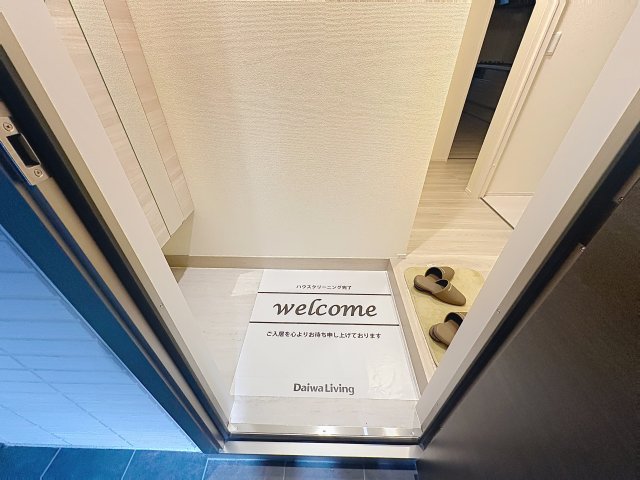 玄関　掲載写真は空室の別部屋を掲載しております。実際のお部屋と仕様
