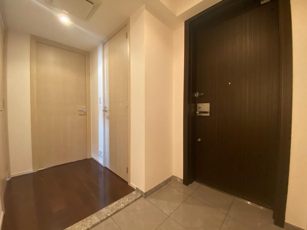玄関　※別部屋参考写真となります。