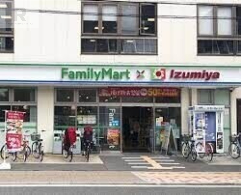 スーパー　ファミリーマート×イズミヤ東三国四丁目店（スーパー）まで395m