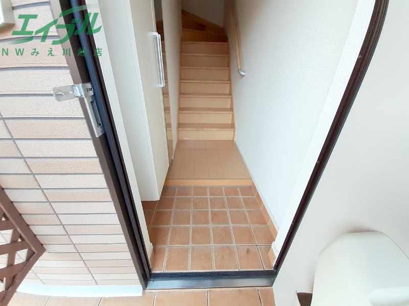 玄関　同型別部屋参考写真です