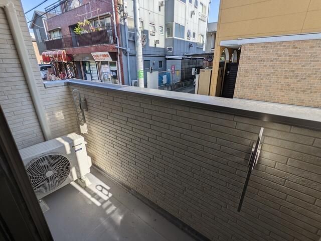 バルコニー　お天気のいい日は外干しもできますね！！