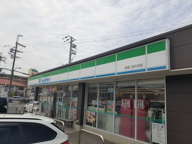 コンビニ　ファミリーマート様（コンビニ）まで94m