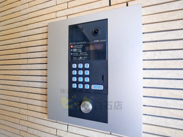 エントランス　セキュリティに配慮しオートロック設備採用です♪