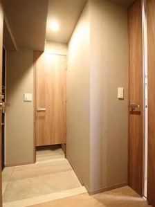 玄関　※別部屋参考写真