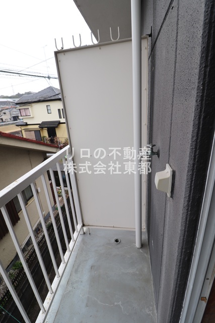 バルコニー　お天気のいい日は洗濯物も気持ちよく干せますね！