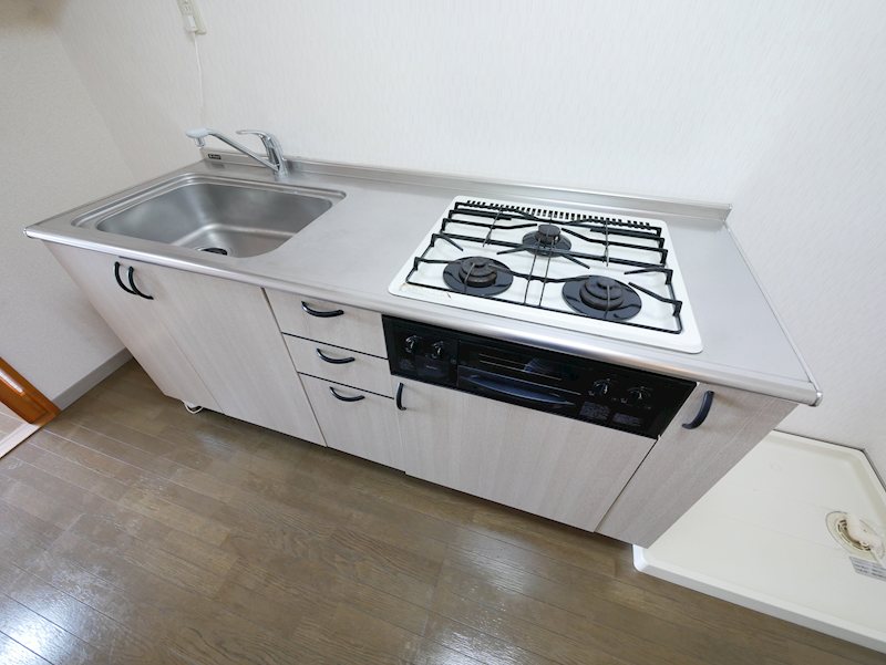 キッチン　システムキッチン（3口コンロ）付き