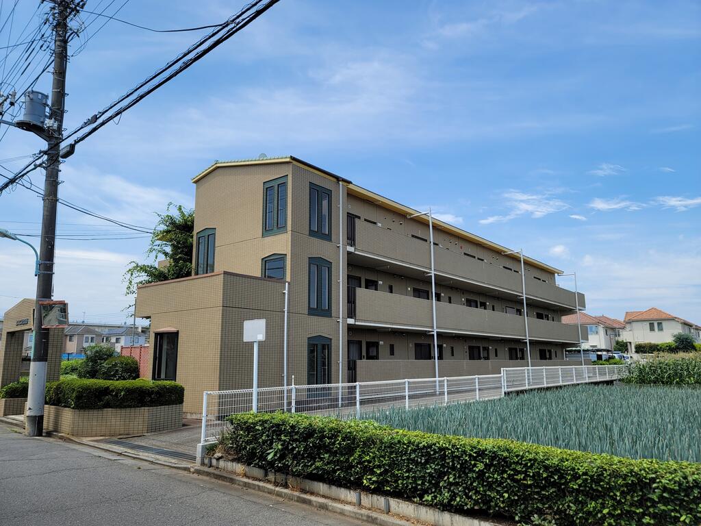 建物外観　ベランダ側棟無の為、日当り良好