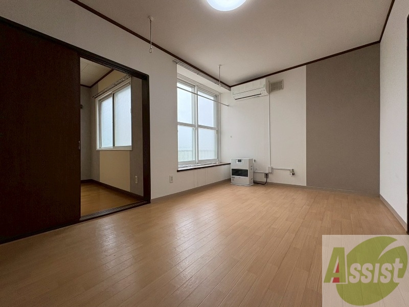 居室・リビング　広くてキレイなお部屋が広がっていて、充実した生活が送れそう。