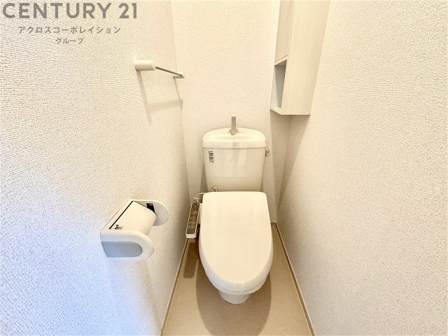 トイレ　温水洗浄便座付きのトイレです♪