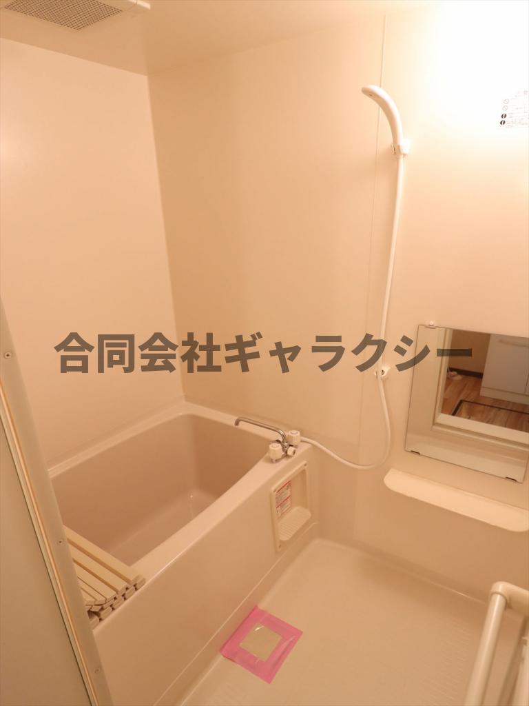 バス・シャワールーム　広々としたバスルーム