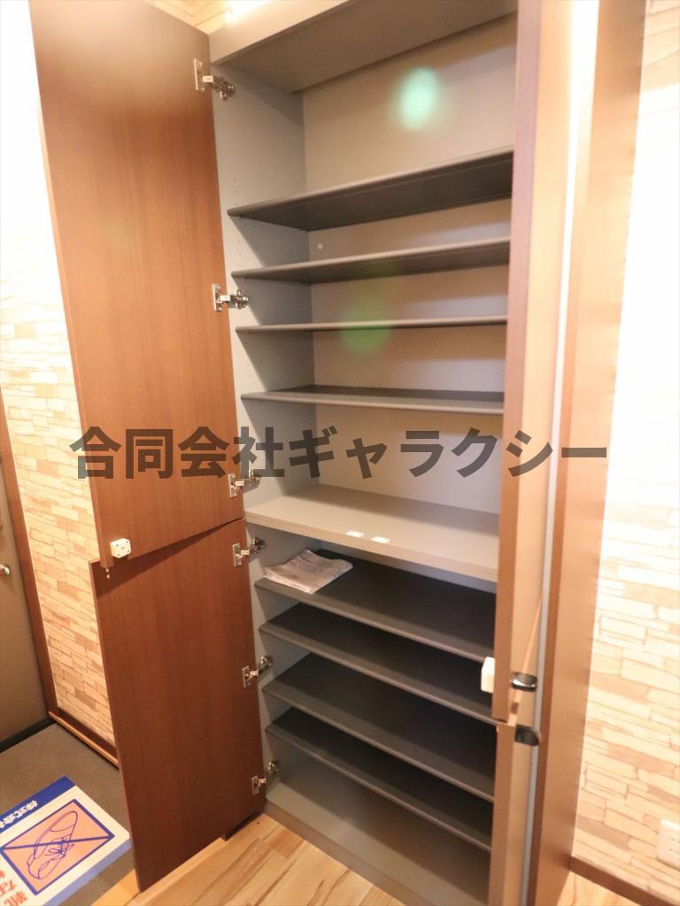 玄関　大きなシューズボックス