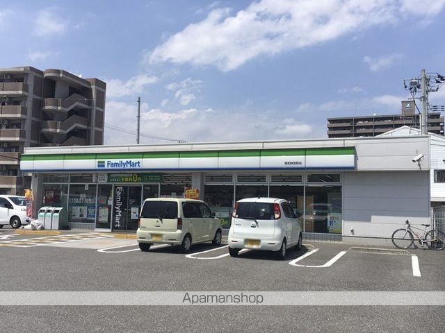 コンビニ　ファミリーマート（コンビニ）まで411m
