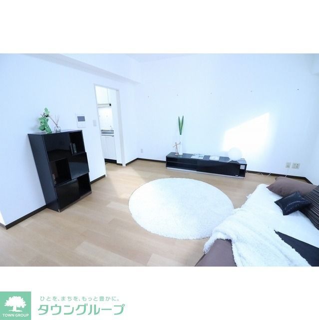 居室・リビング　同タイプ別部屋（モデル家具設置時）の写真です