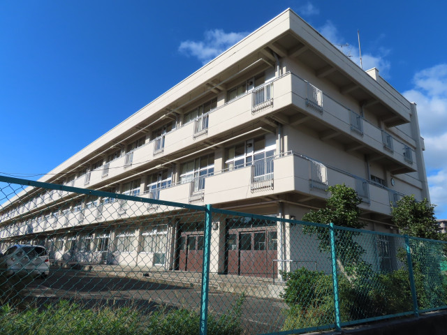 中学校　中野中学校（中学校）まで880m