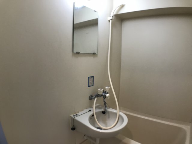 洗面設備　浴室内に洗面台付き！
