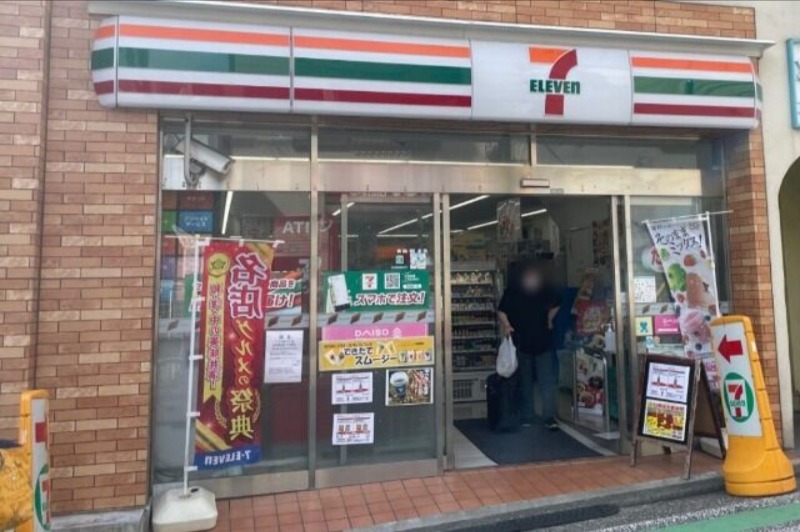 コンビニ　セブンイレブン横浜白楽駅前店（コンビニ）まで522m