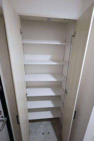 収納　シューズボックス