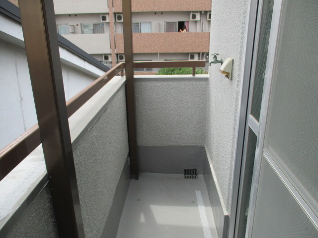 バルコニー　日当たりの良いバルコニーです