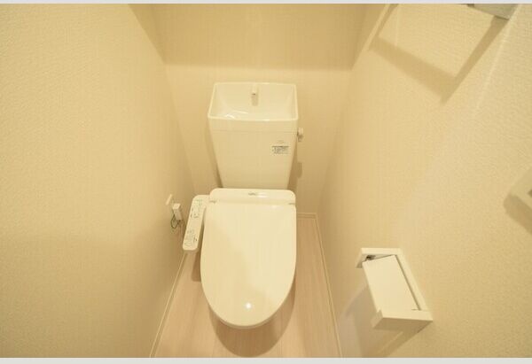 ＪＲ山陽本線 兵庫駅 徒歩8分 3階建 築6年のトイレ写真