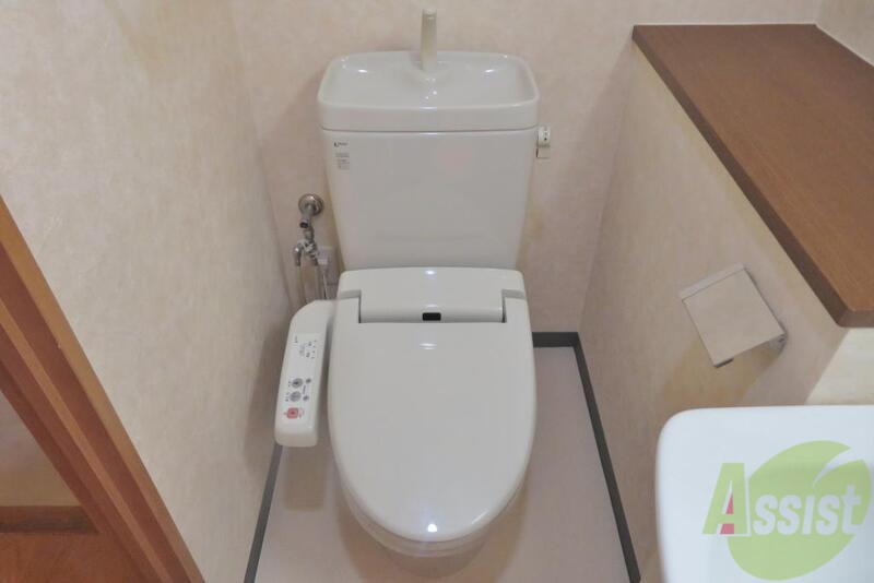 トイレ　トイレは、シャワー付きトイレになります。