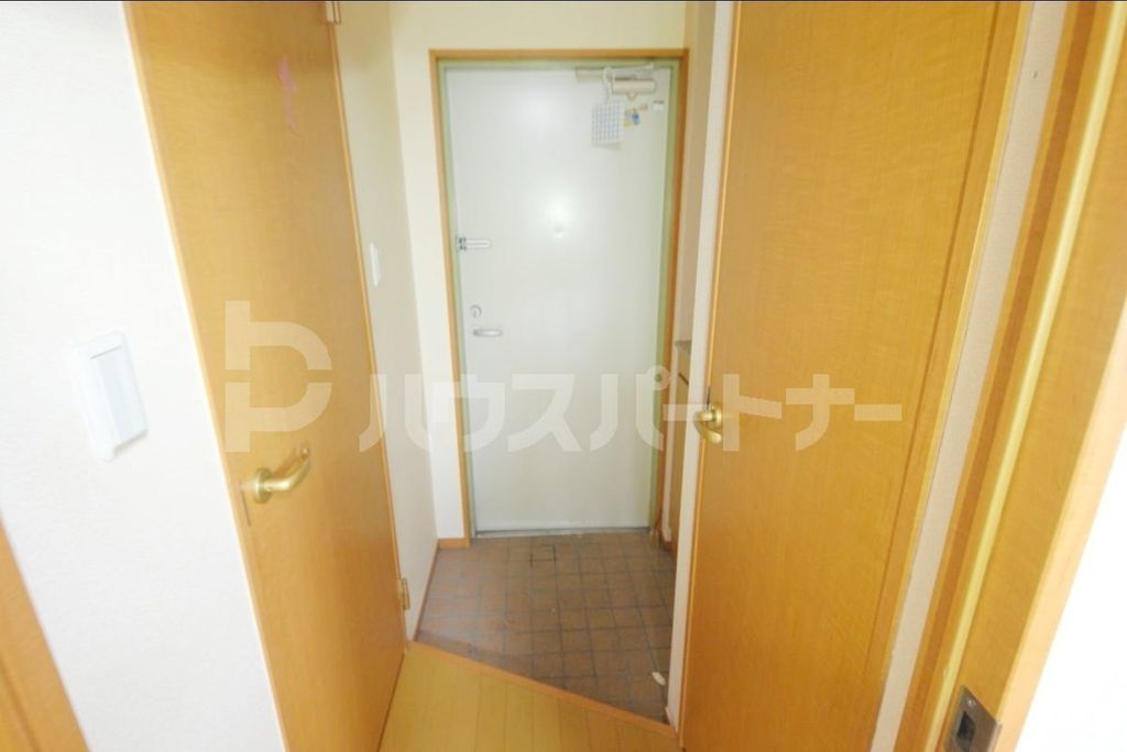玄関　リフォーム中です。