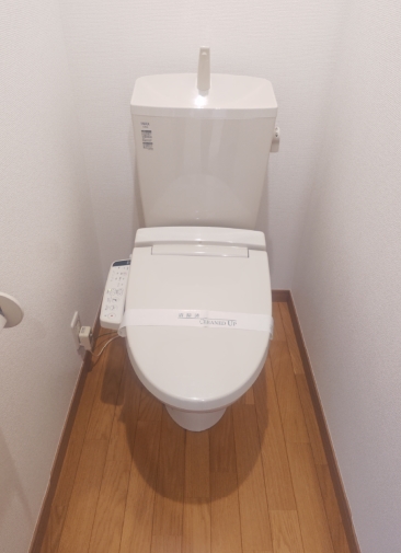 京急本線 京急川崎駅 徒歩31分 2階建 築8年のトイレ写真